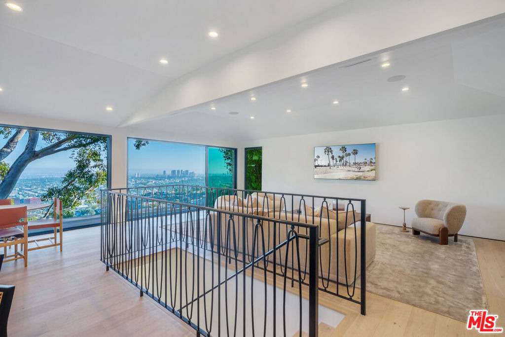 8800 Hollywood Boulevard - Photo 14