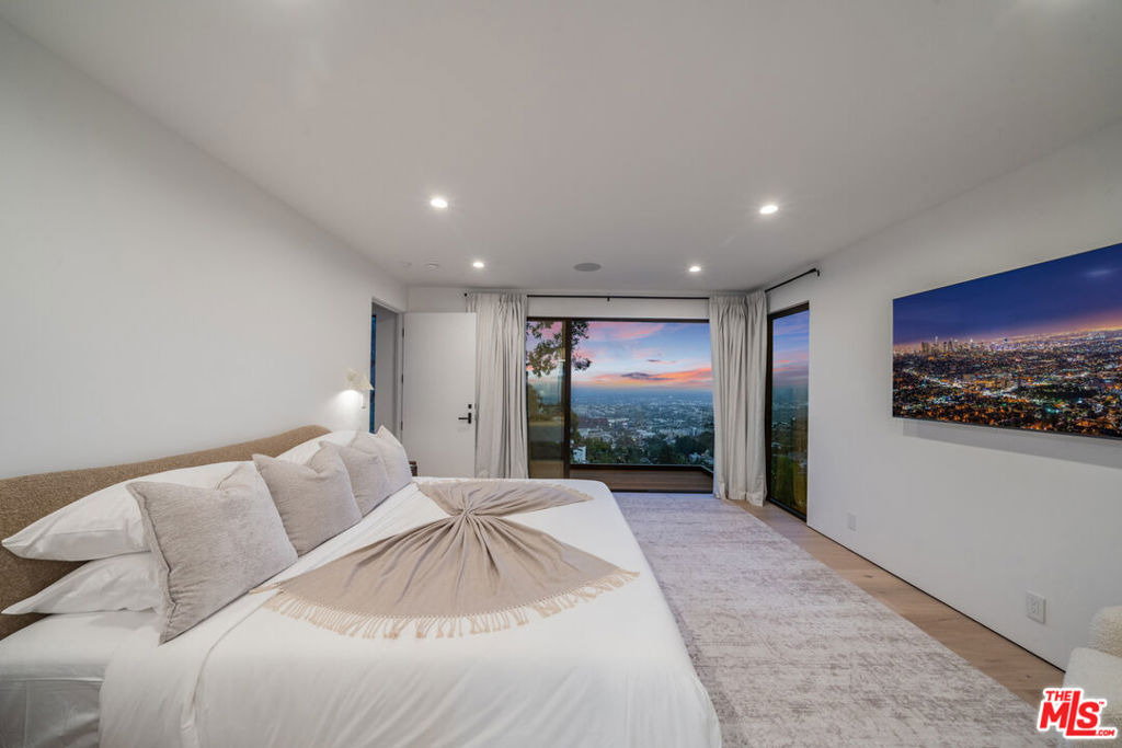 8800 Hollywood Boulevard - Photo 11