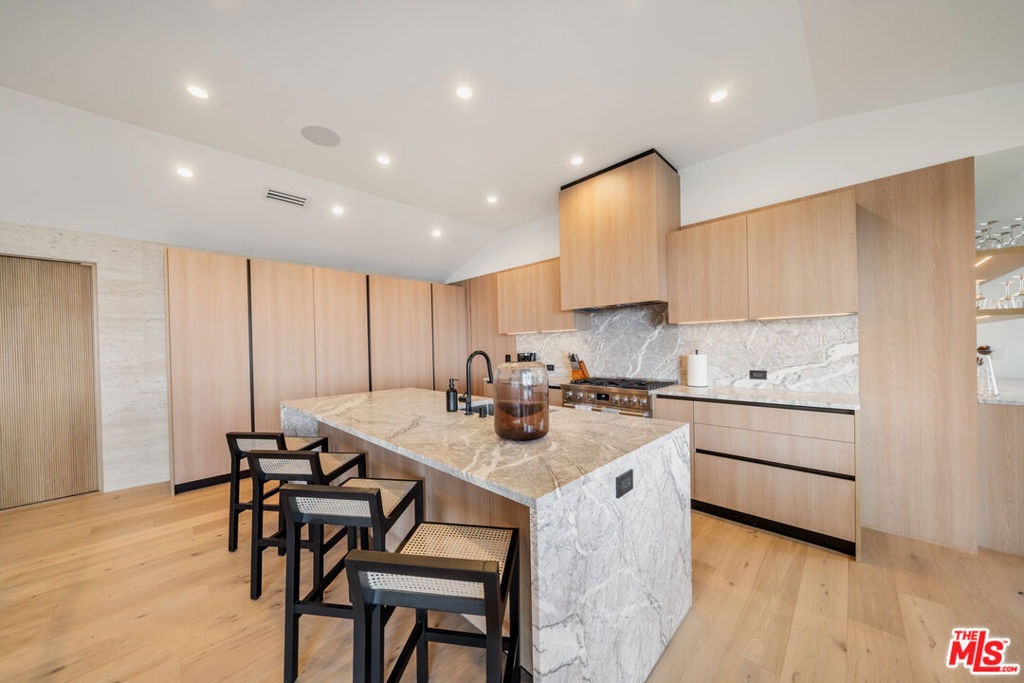 8800 Hollywood Boulevard - Photo 21