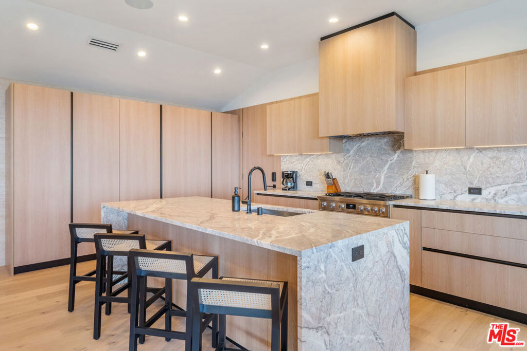 8800 Hollywood Boulevard - Photo 22