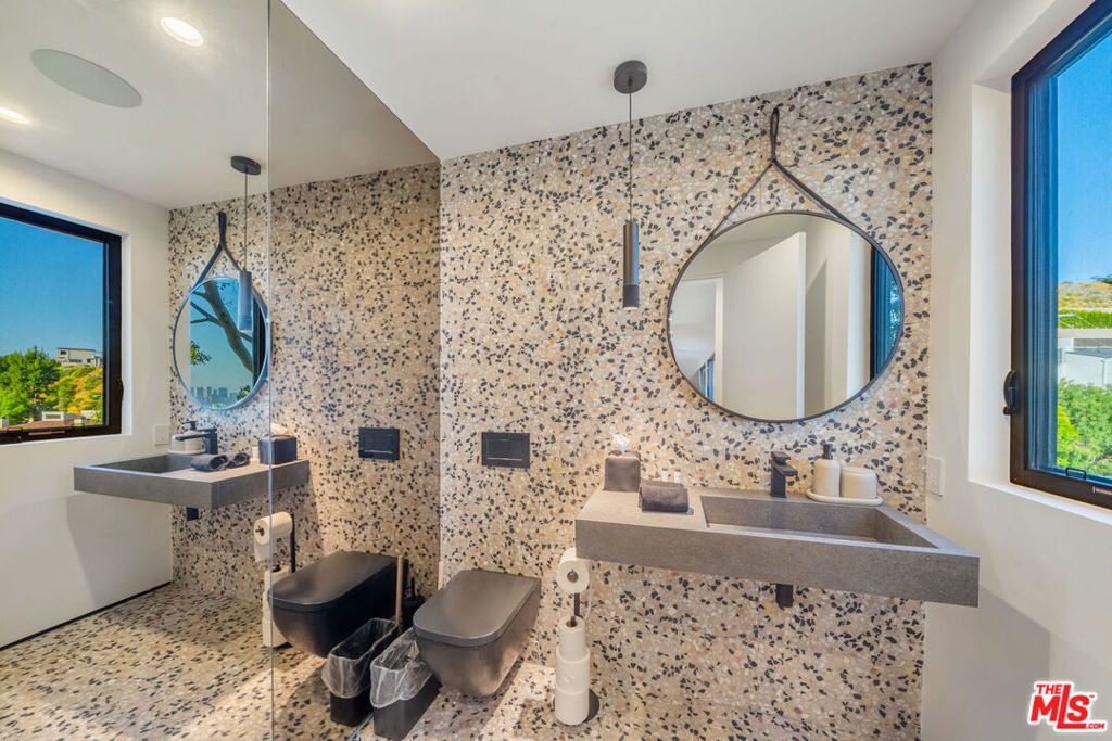8800 Hollywood Boulevard - Photo 32