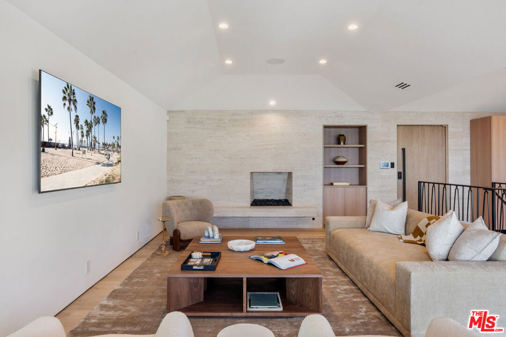 8800 Hollywood Boulevard - Photo 27