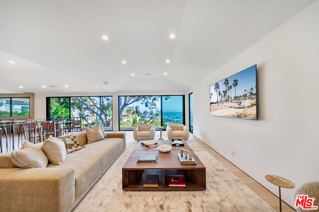 8800 Hollywood Boulevard - Photo 24