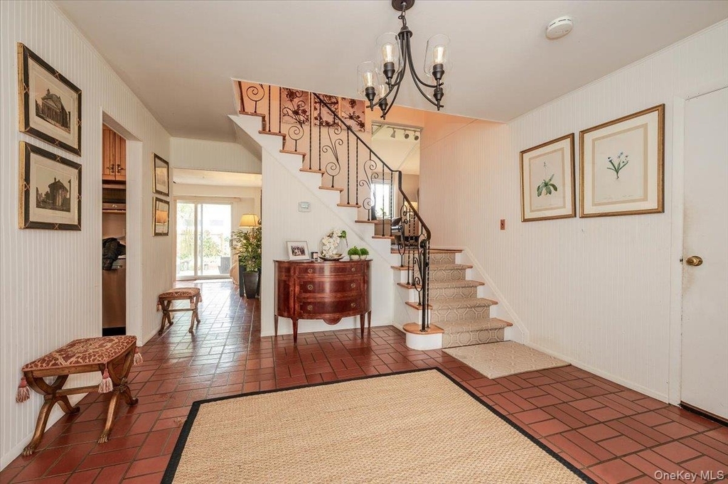 77 Tioga Avenue - Photo 1