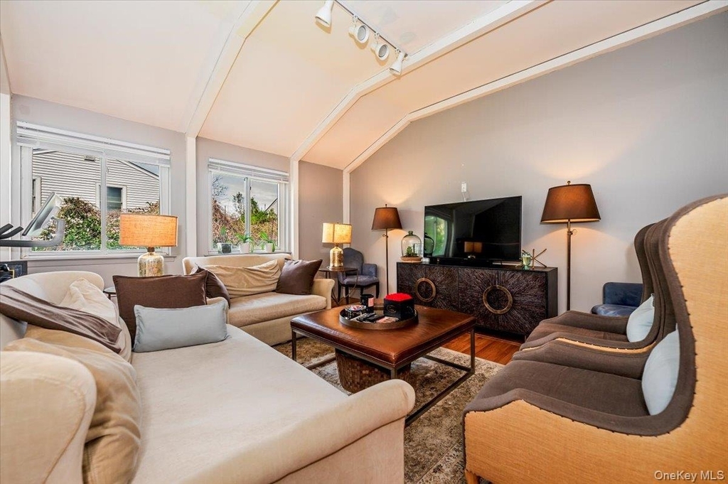 77 Tioga Avenue - Photo 3