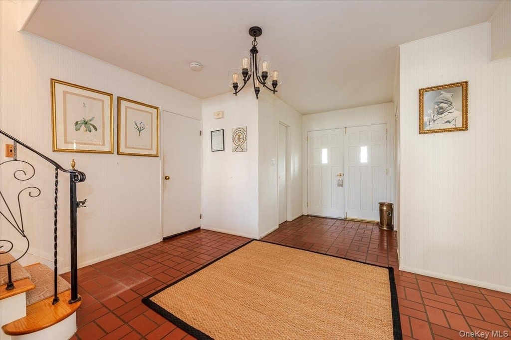 77 Tioga Avenue - Photo 2