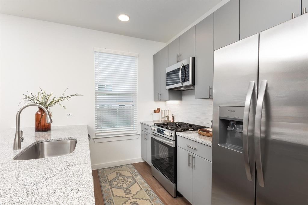 413 Sweetwood Ln - Photo 2