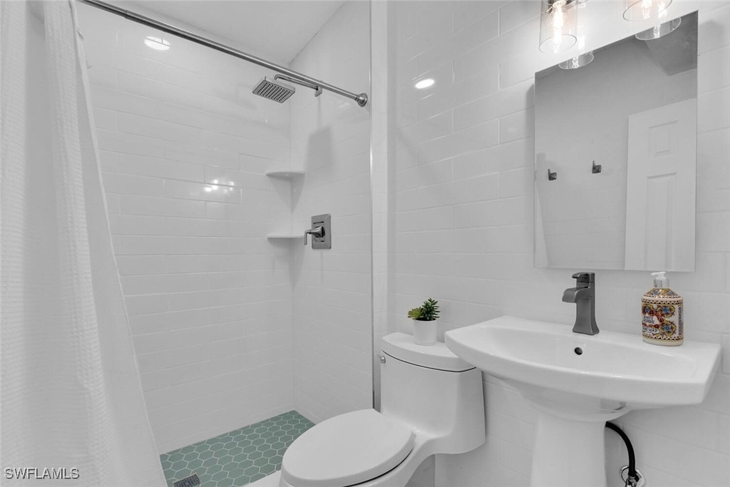 2048 Holiday Lane - Photo 14
