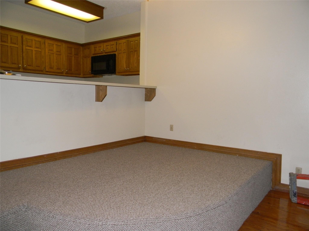 2315 Strand - Photo 3