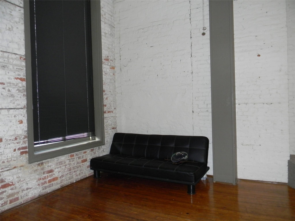 2315 Strand - Photo 4