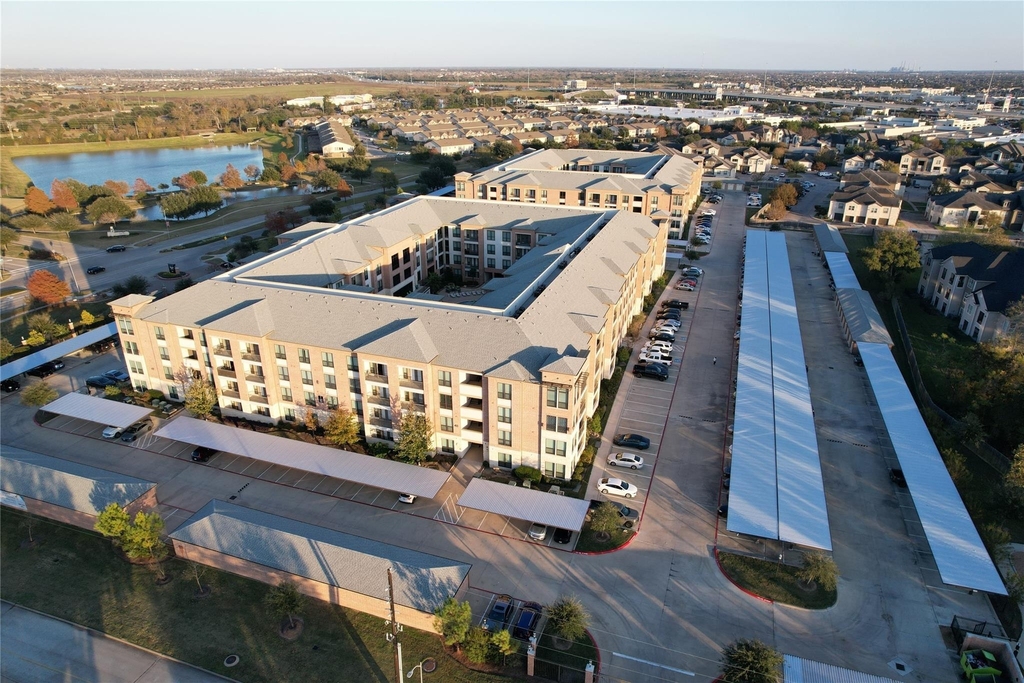 7204 Town Center Boulevard - Photo 2