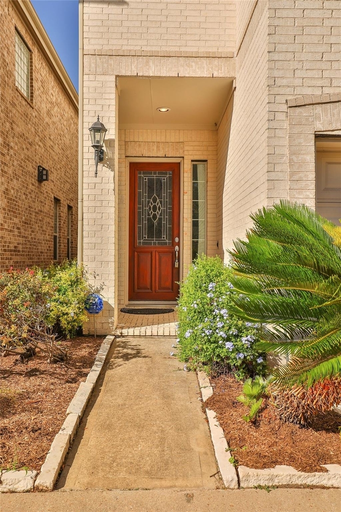 10126 Holly Chase Drive - Photo 3
