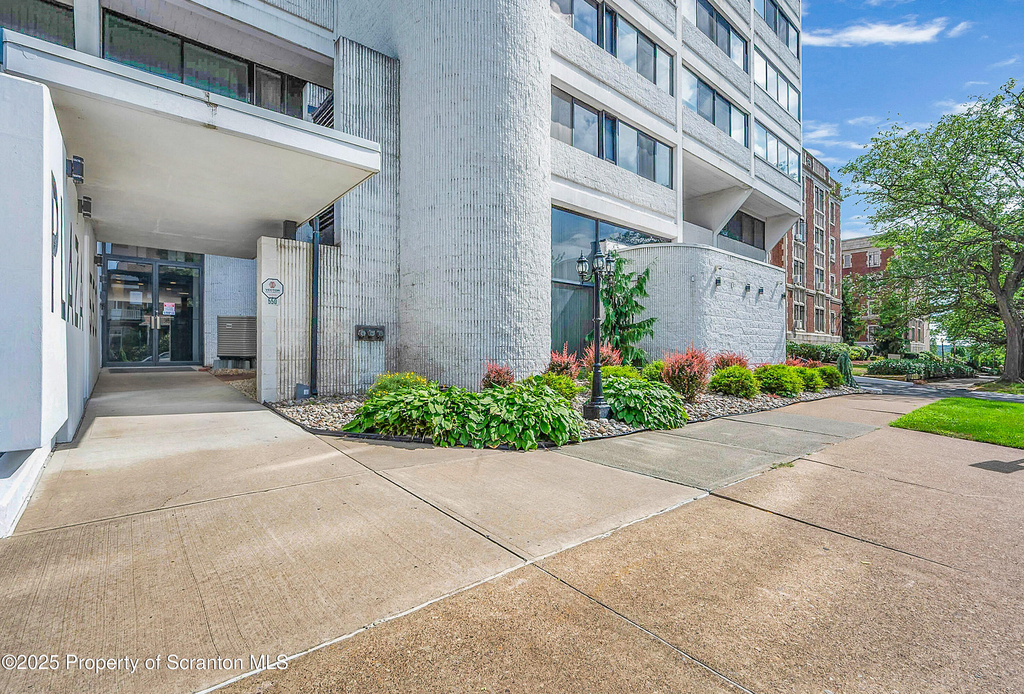 550 Clay Avenue - Photo 1