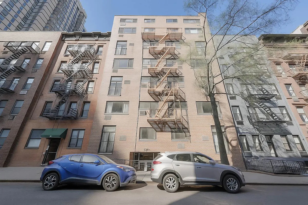 425 East 80th Street - Photo 0