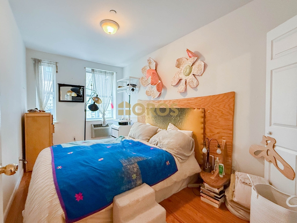 539 East 6th Street - Photo 3
