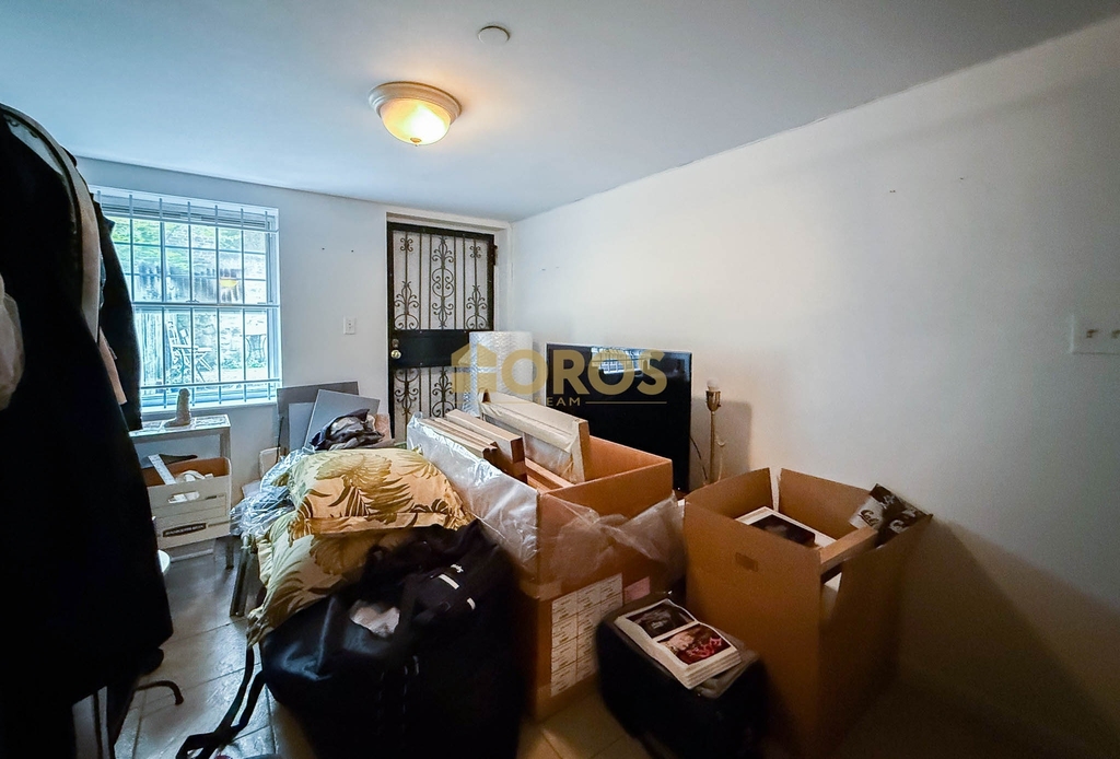 539 East 6th Street - Photo 4