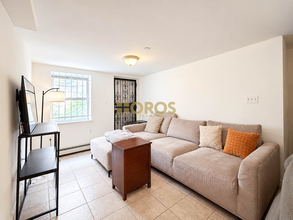 539 East 6th Street - Photo 3