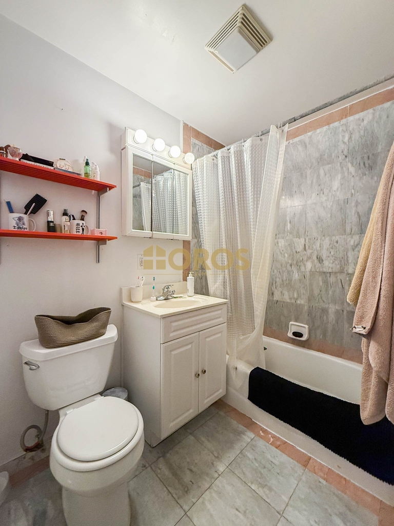 539 East 6th Street - Photo 5