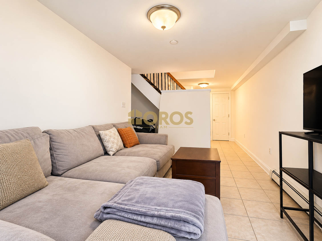 539 East 6th Street - Photo 4