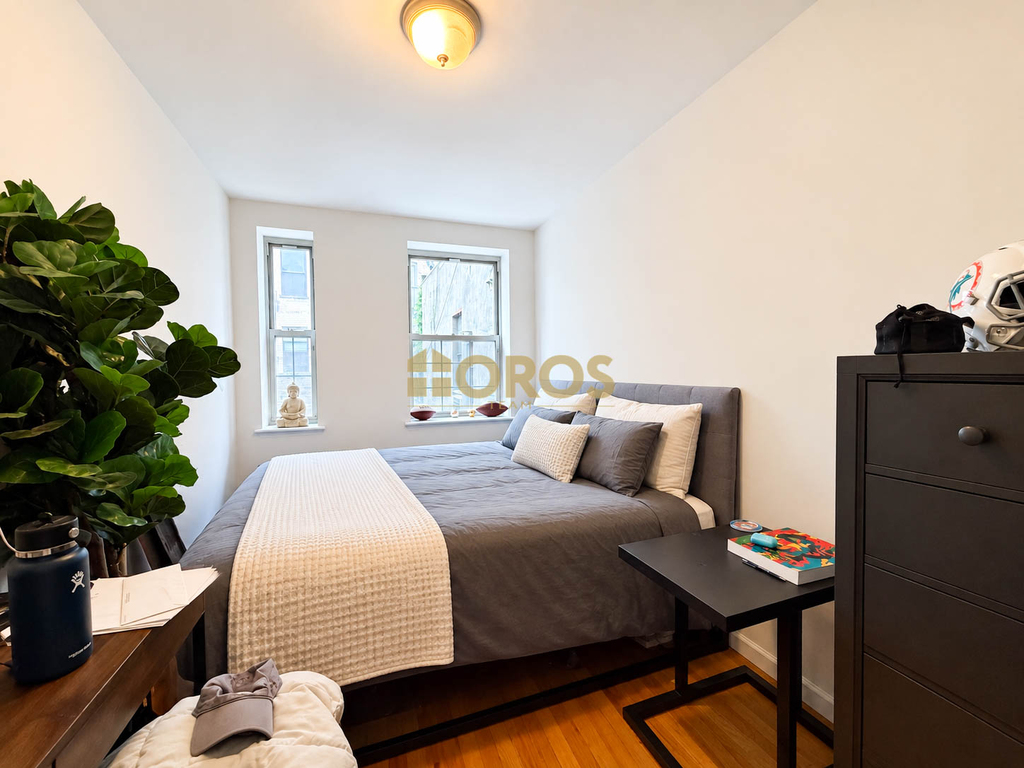 539 East 6th Street - Photo 5