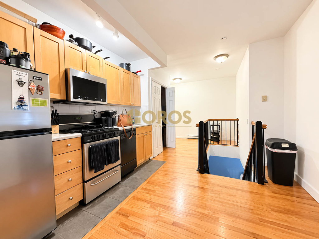 539 East 6th Street - Photo 1