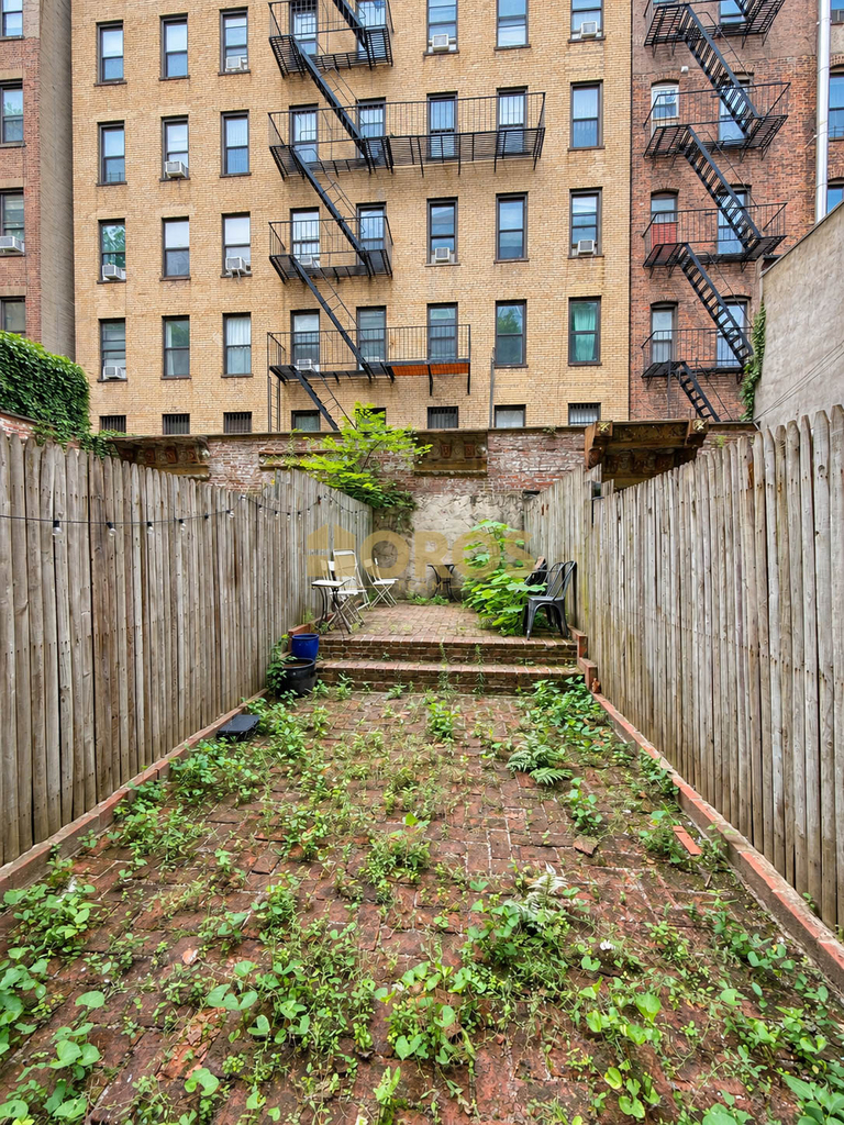 539 East 6th Street - Photo 0