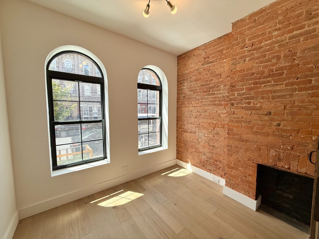 725 Knickerbocker Avenue - Photo 9