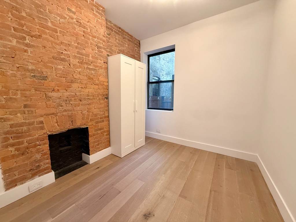 725 Knickerbocker Avenue - Photo 6
