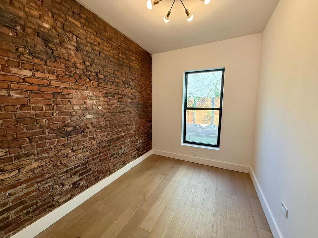 725 Knickerbocker Avenue - Photo 3