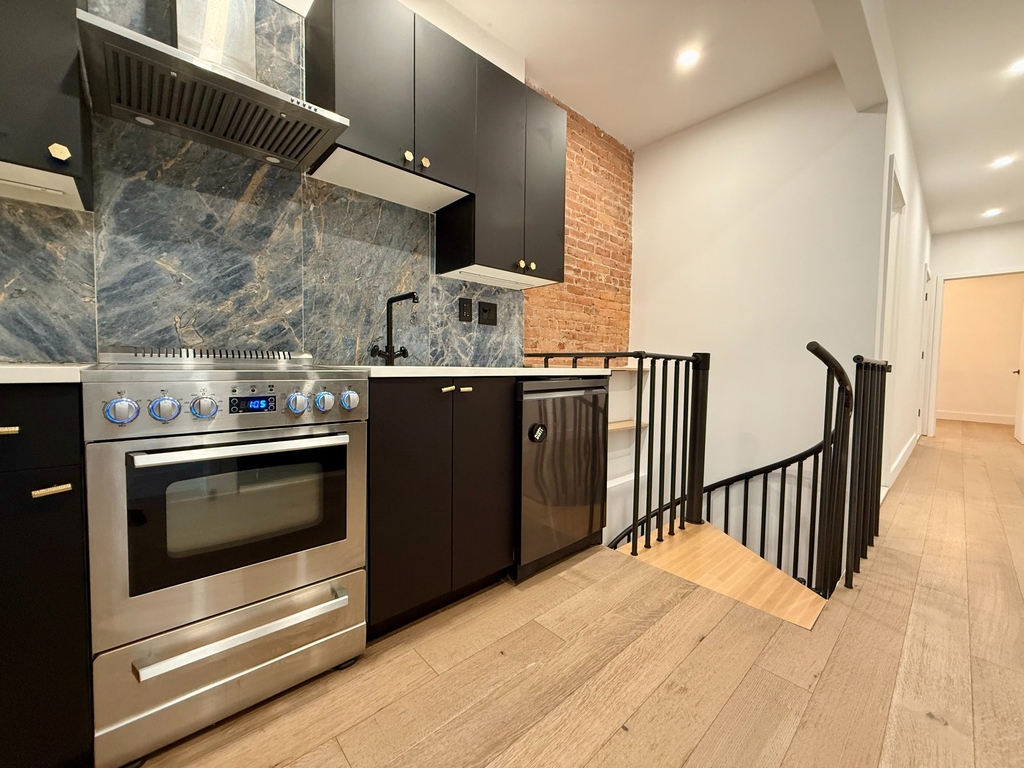 725 Knickerbocker Avenue - Photo 11