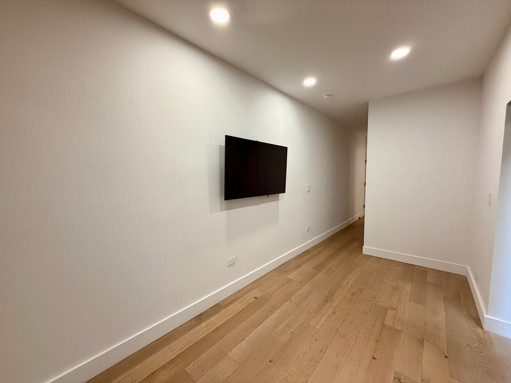725 Knickerbocker Avenue - Photo 4