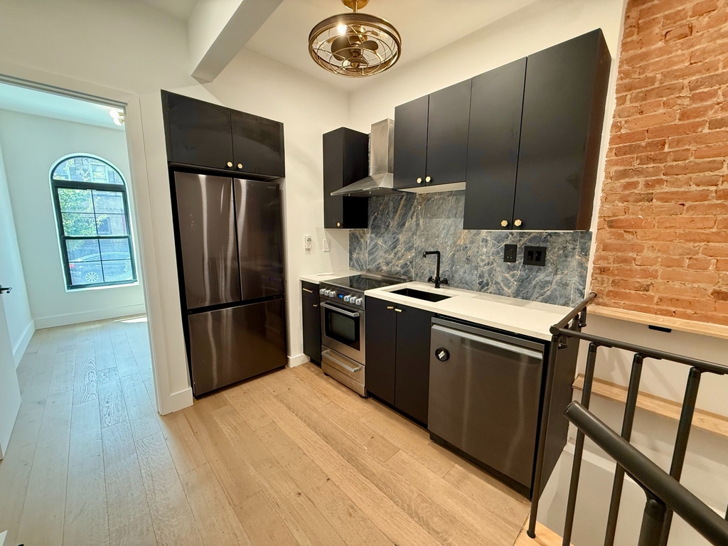 725 Knickerbocker Avenue - Photo 8