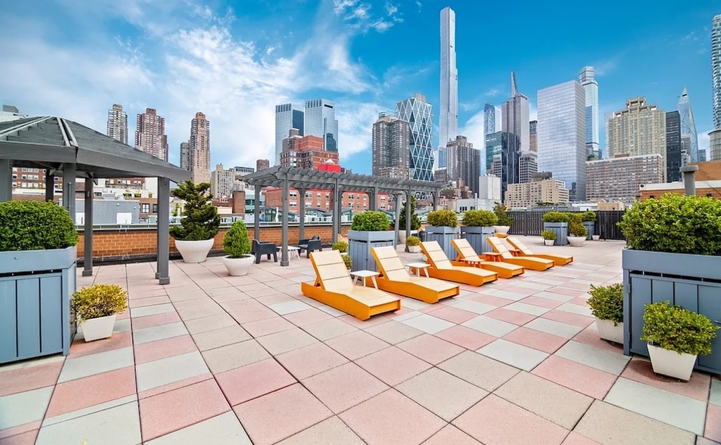 W 52nd street / 9th Ave  - Photo 7
