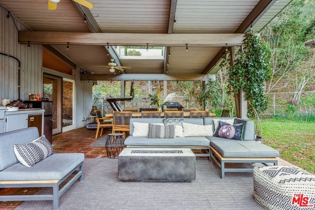 2436 Arbutus Drive - Photo 18