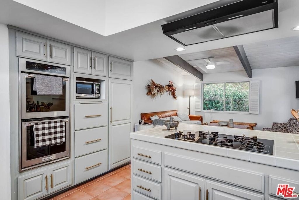 2436 Arbutus Drive - Photo 9
