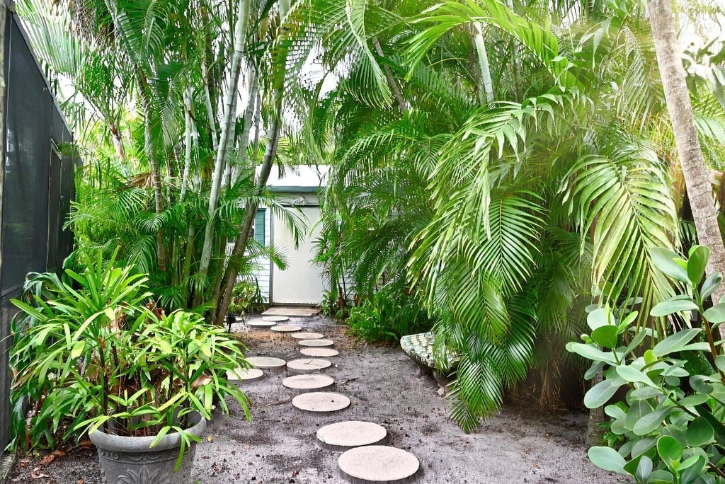 129 Alhambra Place - Photo 37
