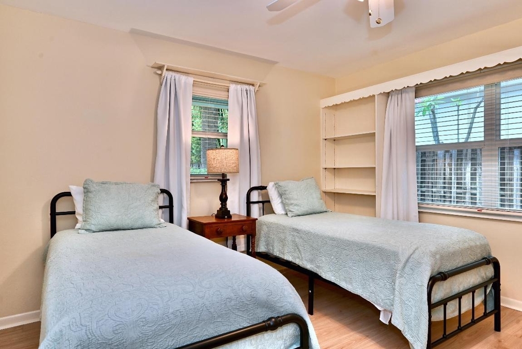 129 Alhambra Place - Photo 18
