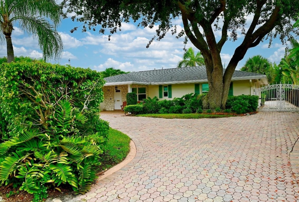 129 Alhambra Place - Photo 0