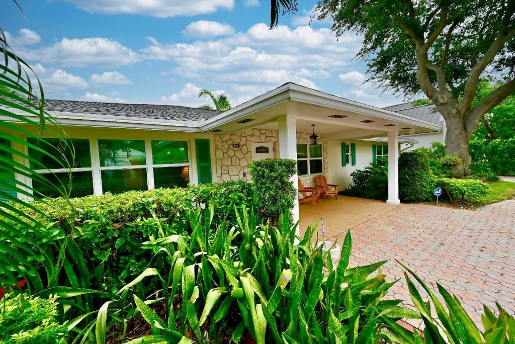 129 Alhambra Place - Photo 2