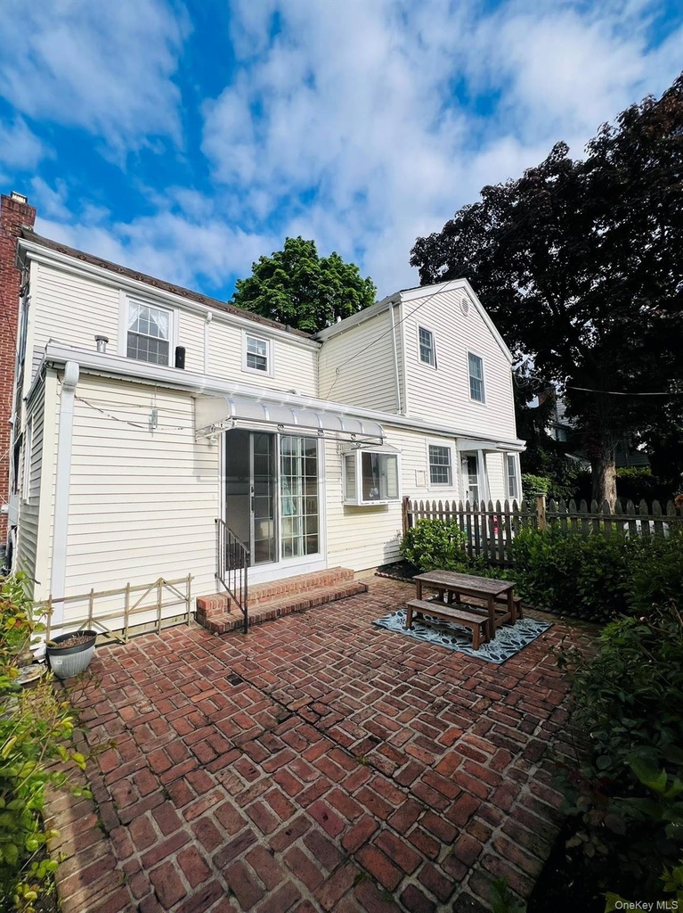 19 Travers Street - Photo 2