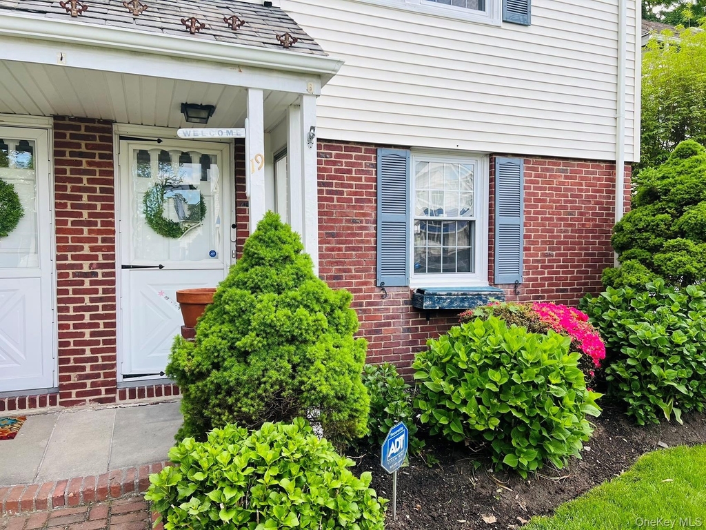 19 Travers Street - Photo 0