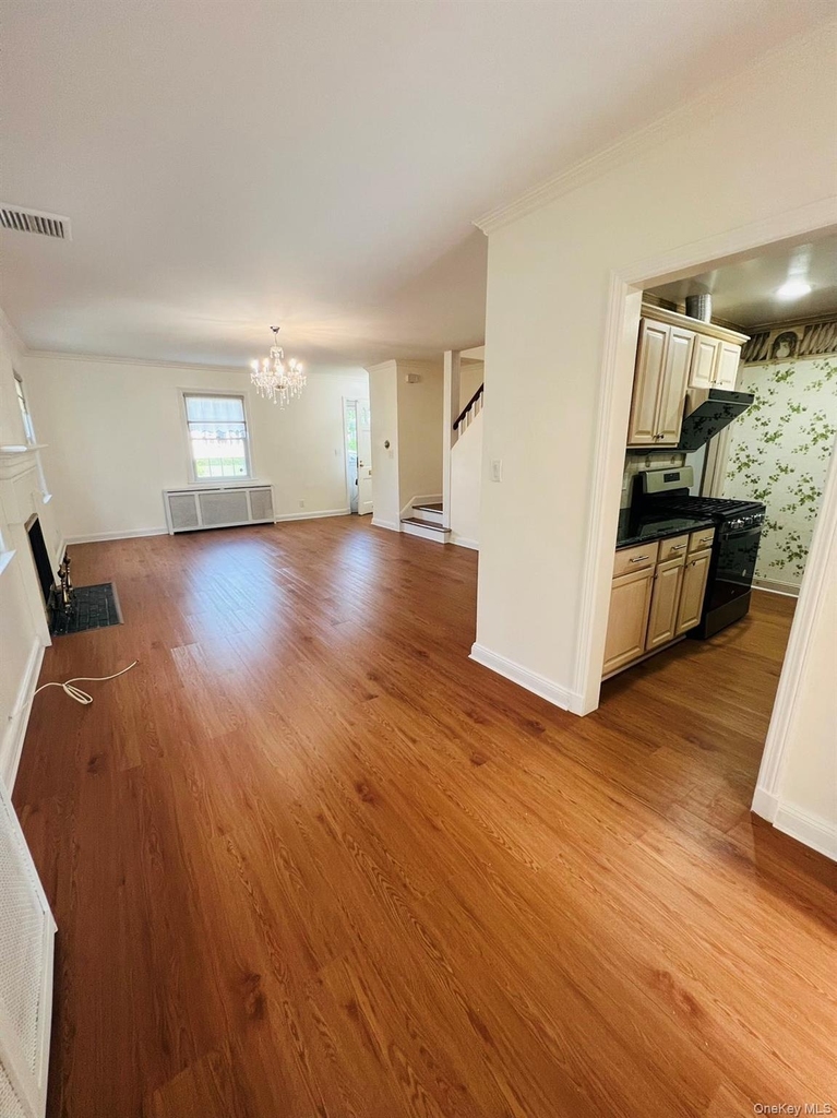 19 Travers Street - Photo 8