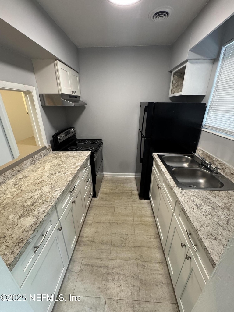 2441 Spring Park Road - Photo 3