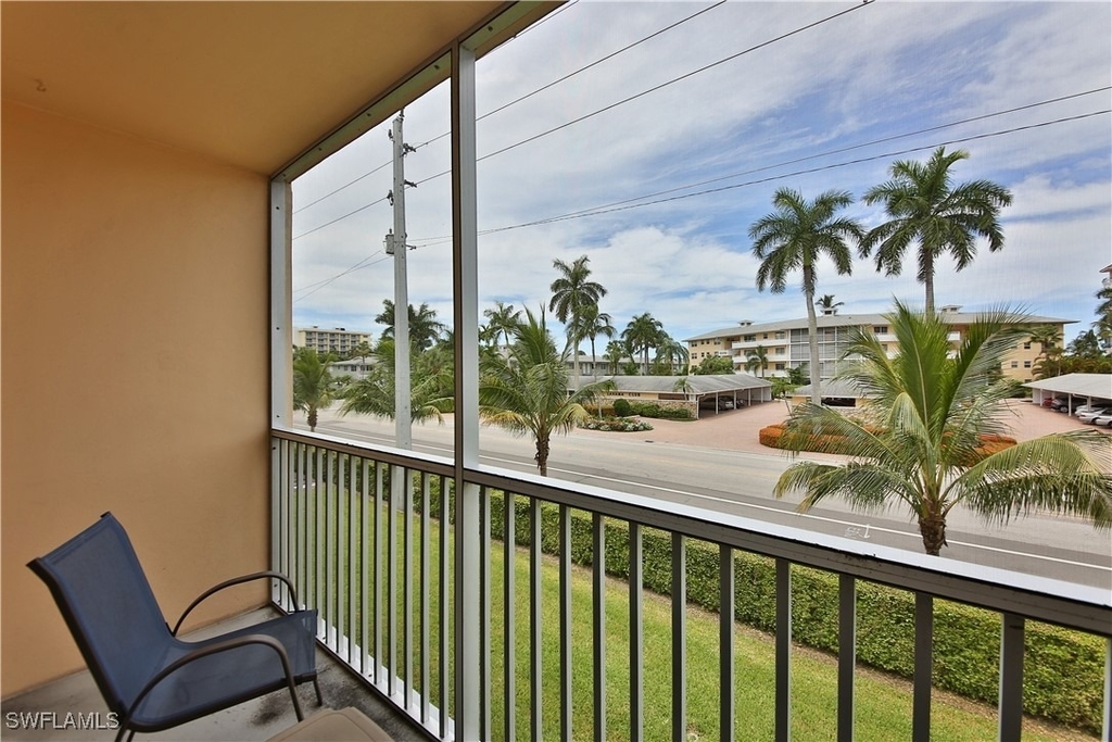1100 Gulf Shore Boulevard N - Photo 12
