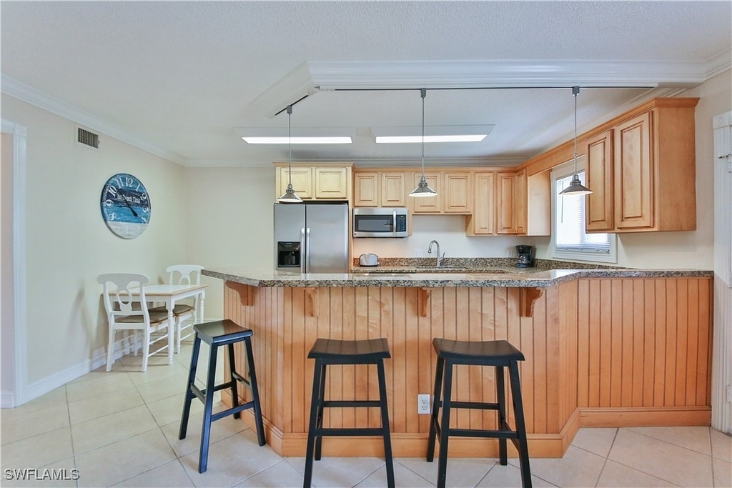 1100 Gulf Shore Boulevard N - Photo 9