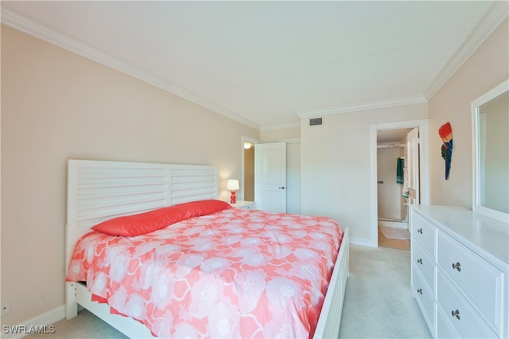1100 Gulf Shore Boulevard N - Photo 17