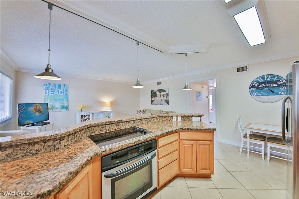 1100 Gulf Shore Boulevard N - Photo 6