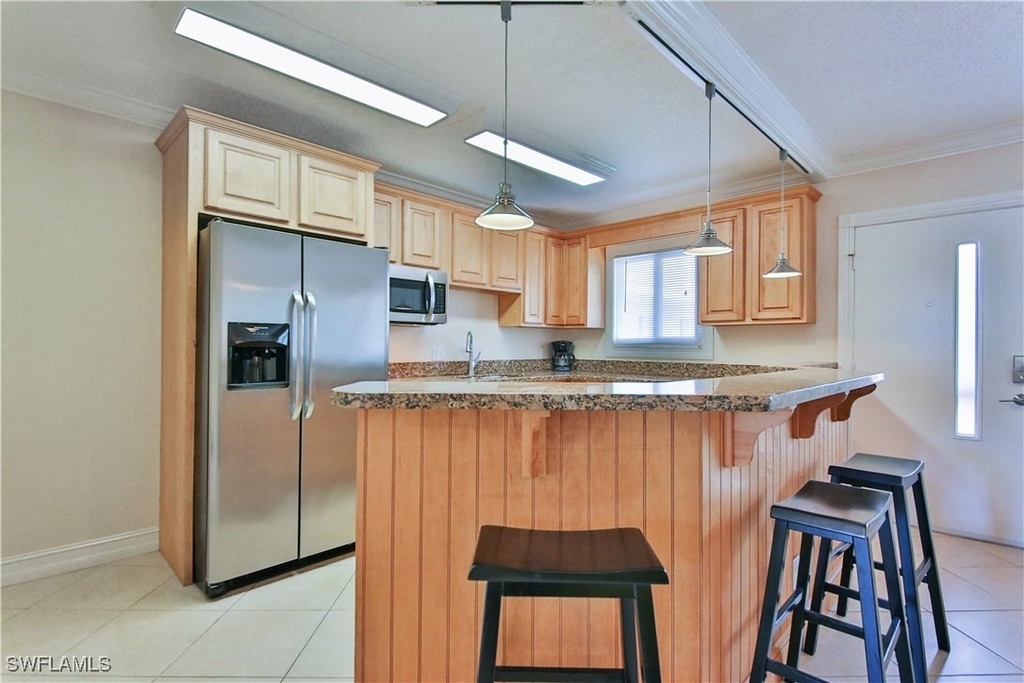 1100 Gulf Shore Boulevard N - Photo 10
