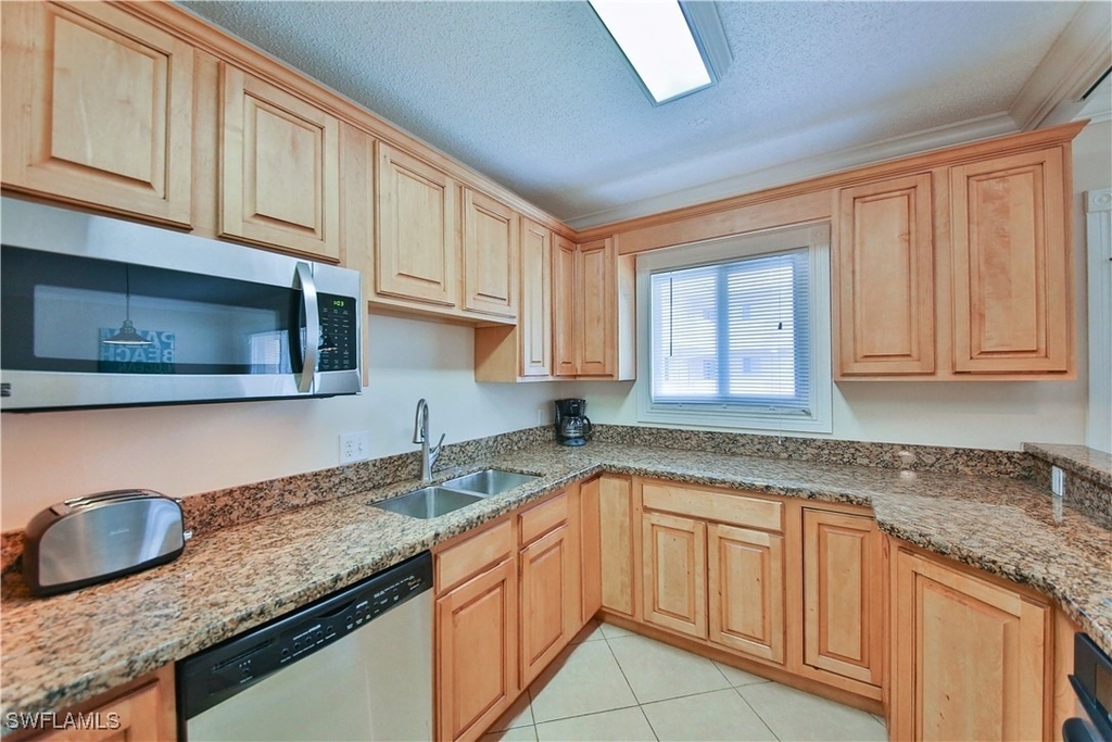 1100 Gulf Shore Boulevard N - Photo 5