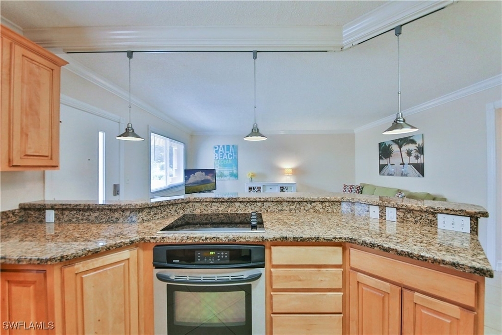 1100 Gulf Shore Boulevard N - Photo 7